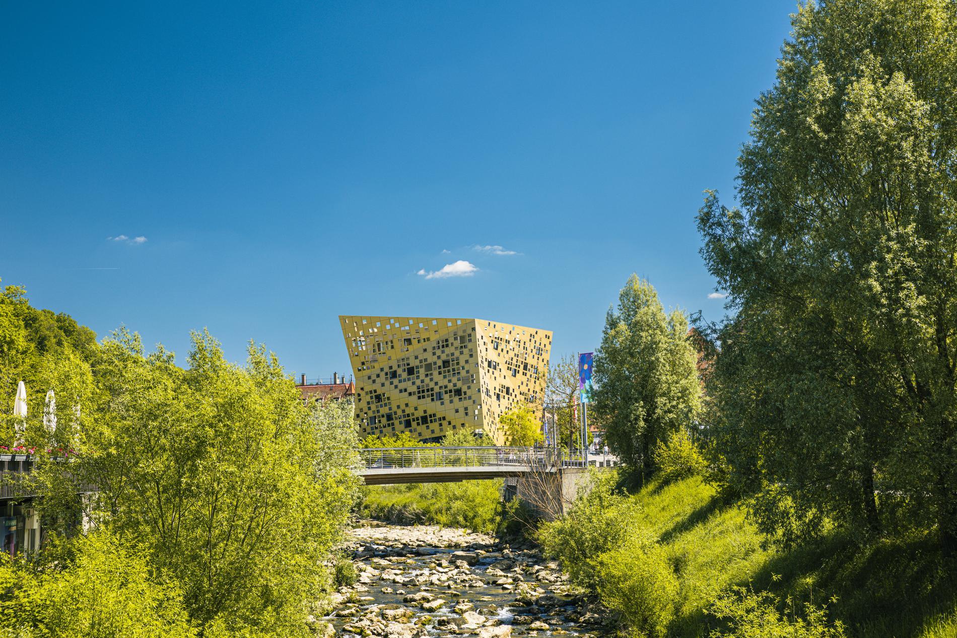 Das Forum Gold und Silber in Schwäbisch Gmünd in der Totalen.