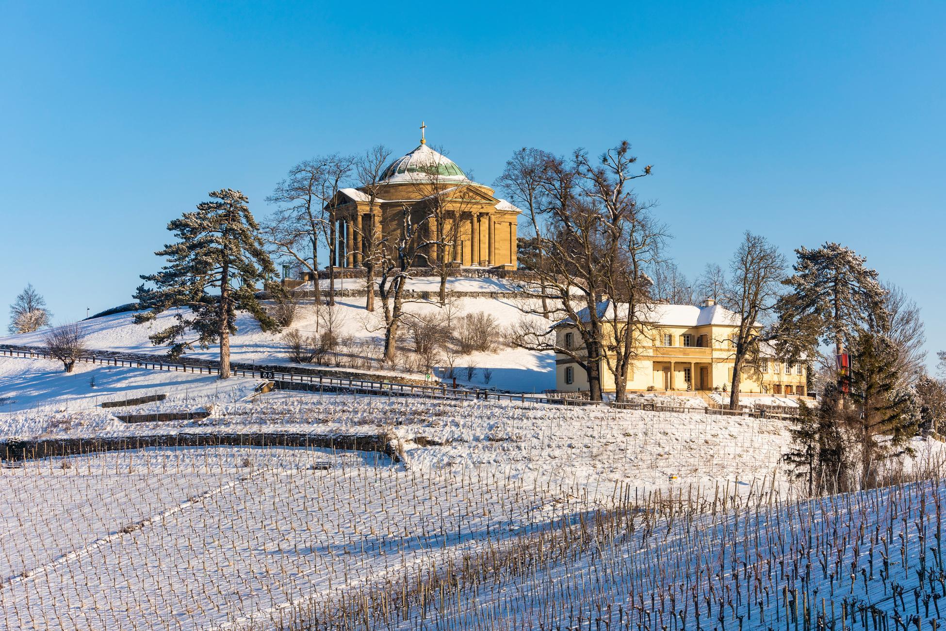 Europa, Deutschland, Baden-Württemberg, Landschaft, Stadt, Stuttgart, Weinberg, Weinberge, Weinbaugebiet, Weinanbaugebiet, Winter, Schnee, schneebedeckt, Grabkapelle, Architektur
Deutschland, Baden-Wrttemberg, Stuttgart, Stuttgart-Rotenberg, Grabkapelle auf dem Wrttemberg, Weinberge, Winter, Schnee
Deutschland, Baden-Württemberg, Stuttgart, Stuttgart-Rotenberg, Grabkapelle auf dem Württemberg, Weinberge, Winter, Schnee